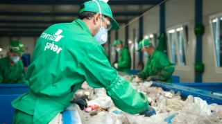 Tullantıların içərisindən tapılan sənədlər və avtomobil nömrələri polisə təhvil verildi - FOTO