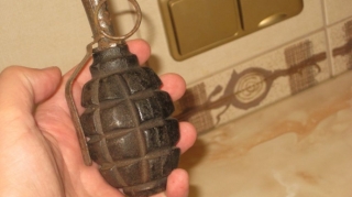 Bakı sakini qardaşının həyətinə qumbara atıb, partlayış olub 