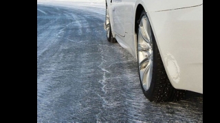 Bakıda yollar buz bağladı: Zəncirvari qəzalar baş verdi - FOTO