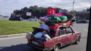 Türkiyəyə yardım aparan köhnə maşının sahibi bu şəxsdir   - VİDEO