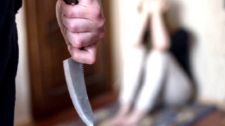 Bakı sakini qardaşı arvadını bıçaqladı