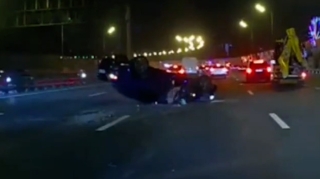 Tıxacdan yayınmaq istəyən sürücünün axrı belə oldu  - VİDEO