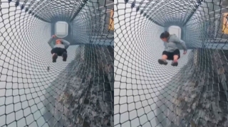 Çində sıldırım qayalıqda video çəkmək istəyən turist peşman oldu - VİDEO 