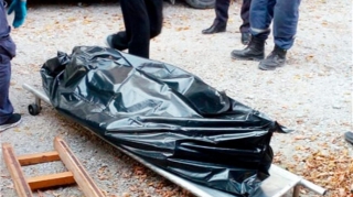 Bakıda ticarət mərkəzinin qarşısından meyit tapıldı