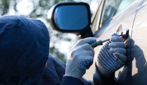 Bakı sakininin avtomobilini qaçıran iki yeniyetmə qəza törədib