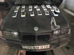 Avtomobildən 180 ədəd telefon ekranları aşkar edilib - FOTO