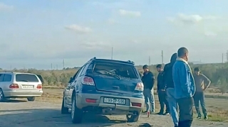 Bakı-Ələt yolunda “Mitsubishi” idarəetmədən çıxaraq qəzaya düşdü   - VİDEO