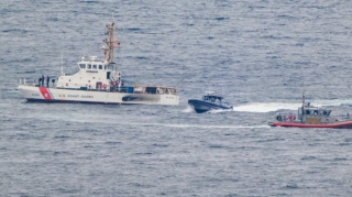 ABŞ-də təyyarə dənizə düşdü 