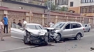 Yola baxmadan hərəkət edən sürücü qəzaya səbəb oldu   - VİDEO