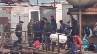 Dənizdə qalan 26 nəfər təxliyə edildi   - VİDEO