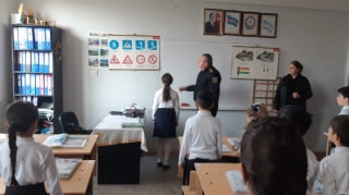  Yol polisləri məktəbdə şagirdlərlə görüşdü  - FOTO