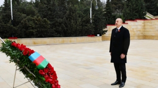 Prezident İlham Əliyev Şəhidlər xiyabanını ziyarət edib 