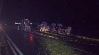 Три человека погибли в ДТП с трактором в Татарстане  - ФОТО