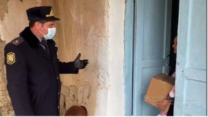 Hacıqabulda polislər 20 ailəyə ərzaq məhsullarından ibarət sovqatlar verib - VİDEO