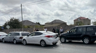 Sarayda zəncirvari qəza:  Dörd maşın toqquşdu - VİDEO