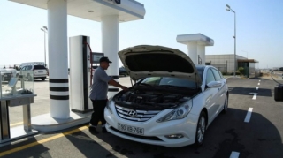 Sürücülər yanacağı dəyişir  - Qiymətdə yarıbayarı fərq var   - VİDEO