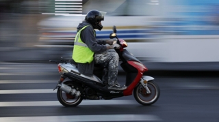 Bakı prospektində FACİƏ:  Maşınından düşərkən moped vurub öldürdü