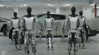 İlon Maskın pilotsuz robotu 'Tesla Bot" artıq gəzə bilir   - VİDEO
