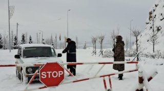 Laçında polislərimiz:  güclü qar və dayanmadan xidmət   - FOTO