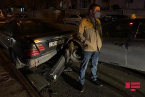 Bakıda zəncirvarı qəza zamanı beş avtomobil toqquşub  - FOTO