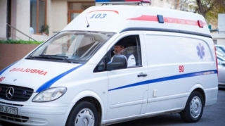 Təcili yardım maşını yolda qaldı - Köməyə FHN çatdı 