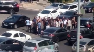 Yasamalda "BMW" yaşlı qadını vurdu - VİDEO 