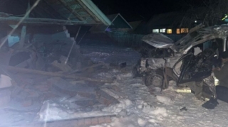 В Башкирии «Лада» врезалась в гараж, погибли два человека  - ФОТО