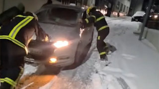 Xankəndi və Kərkicahanda maşınlarda köməksiz qalanlar xilas olundu - VİDEO