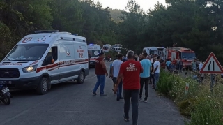 İzmirdə ağır yol qəzasında ölənlərin sayı artıb