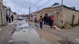 Masazırda kanalizasiya xətti partladı: Yeni çəkilən yol sıradan çıxdı  - VİDEO