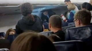 Пожар на борту самолета Москва-Ереван:  загорелась ручная кладь - ВИДЕО