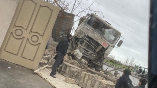 Bakıda "Shagman" məktəbin yanında ağır qəza törətdi  - FOTO - VİDEO