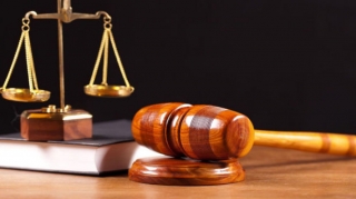 Saxta qazi taksi sürücülərini aldatdı, telefonlarını və pullarını oğurladı