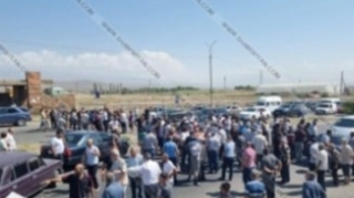 Ermənistanda yolun bağlanılmasına əhali etiraz etdi 