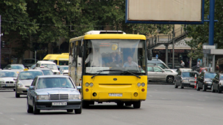 В Грузии начал работать общественный транспорт