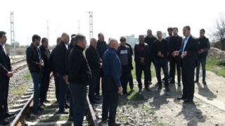 Sürət qatarının keçdiyi ərazidə təhlükəsizlik təmin edildi, avtomobil keçidi ləğv olundu  - FOTO