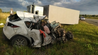 Yüksək sürət daha bir ailəni məhv etdi - VİDEO 