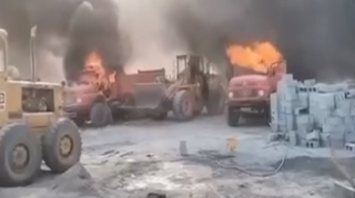 İranda etirazçılar SEPAH-ın avtomobillərini yandırdılar - VİDEO 