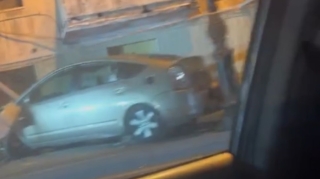 Bakıda “Toyota Prius” işıq dirəyinə çırpıldı   - VİDEO