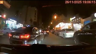 Əks yola çıxan sürücü qarşıdan gələn maşını görüb təhlükə yaratdı - 99-LL-389    - VİDEO