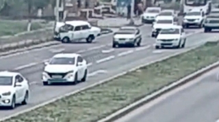 İdarəni buraxan “VAZ-2107” dirəklə salamlaşdı  - VİDEO