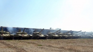 Azərbaycan Ordusunun tank bölmələri tapşırıqları yerinə yetirir - VİDEO 