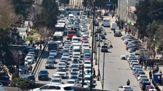 Bakıda yol təmiri tıxaca səbəb oldu - FOTOLAR 