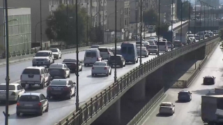 Bakının bu küçə və prospektlərində nəqliyyatın sıxlığı müşahidə olunur 