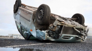 Gəncədə avtomobil ağaca çırpıldı - Xəsarət alan var - FOTOLAR 