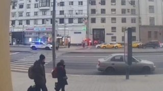 Yol polisi piyada keçidində skuter sürən kuryeri vurub öldürdü - VİDEO 