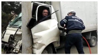 Bakıda avtomobildə sıxılmış vəziyyətdə qalan sürücü xilas olunub  - VİDEO