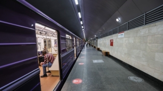 Metroda sərnişinin halı pisləşdi; qatar yubanıb 