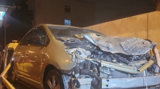 Bakıda minik maşını yük avtomobilinə çırpılıb, xəsarət alan var - FOTO 