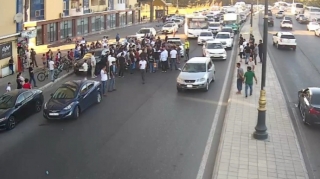 В Баку автомобиль сбил пешехода: на дороге образовался затор - ФОТО